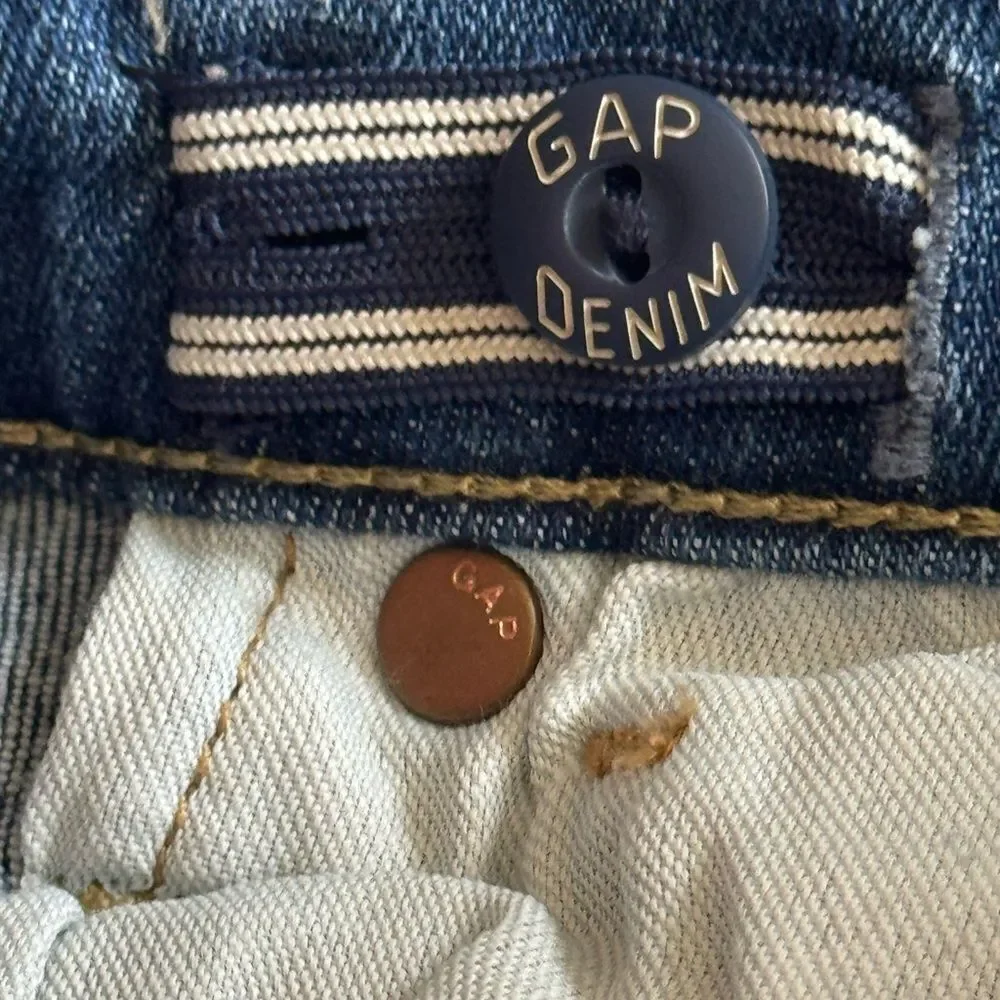 GAP DISTRESSED SKINNY JEANS. 3 YEARS OLD.